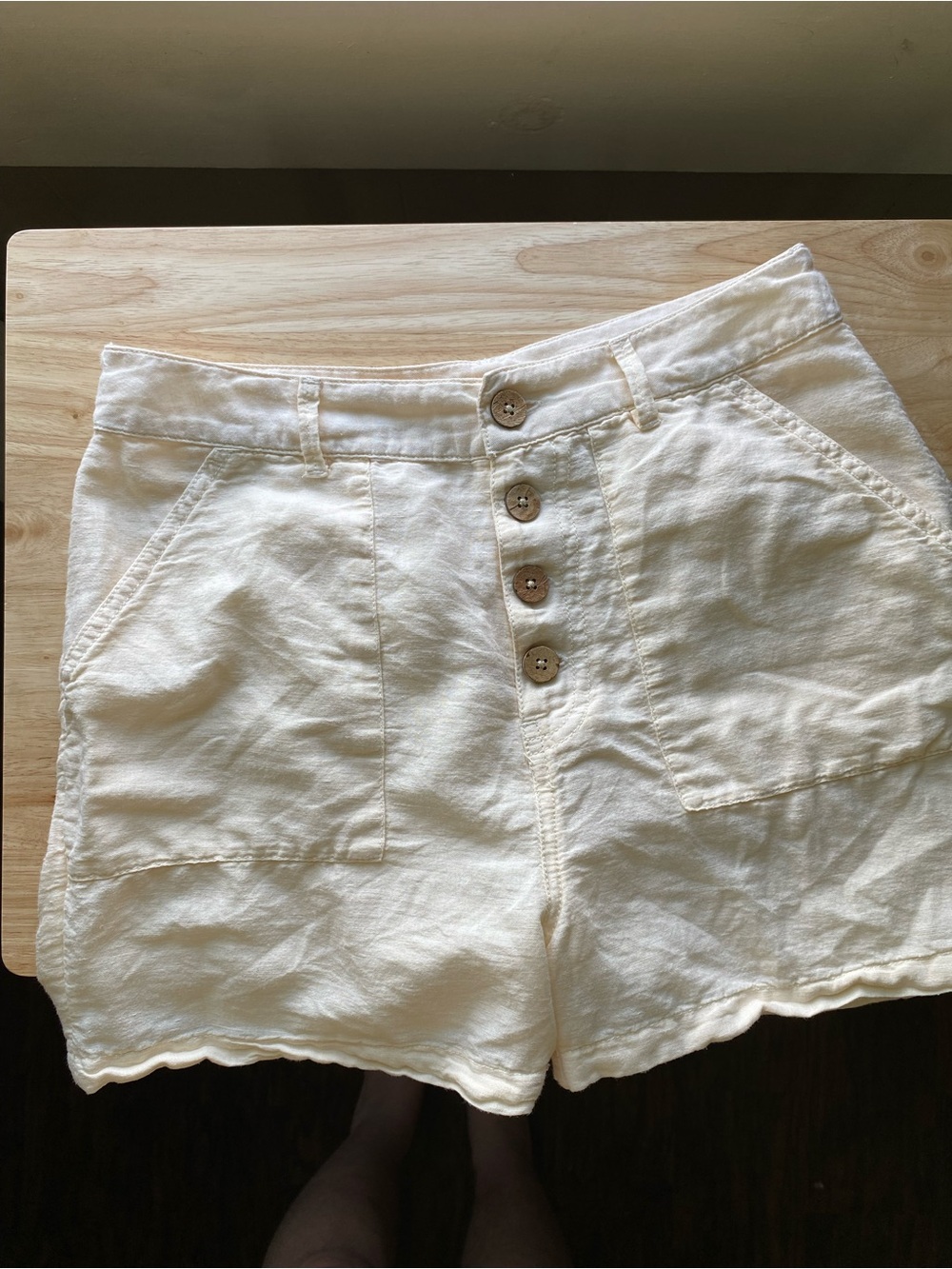 Rip Curl Cream cotton/linen High-Waist Button Shorts